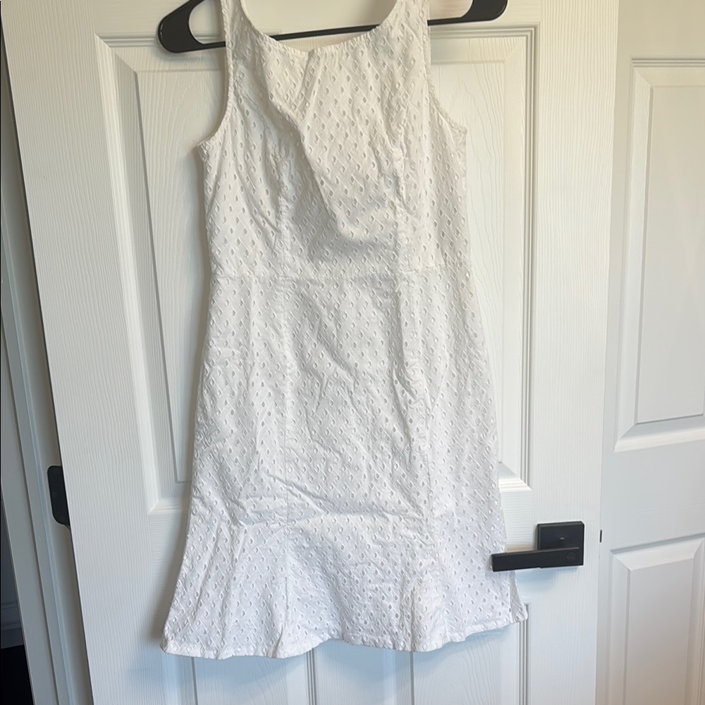 White Sleeveless Scoop Neck Mini Sundress